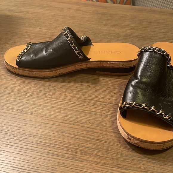 Authentic Chanel slide, size 38 1/2, color black 在庫一掃60%Off CHANEL size ブラック&ピンクベージュ2足 38 ハイヒール/パンプス